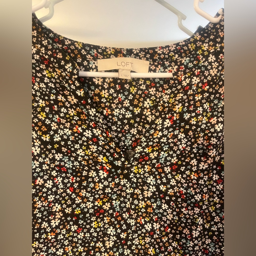 Women’s LOFT Multi-Media Ditsy Floral V-Neck Tank Large - Picture 3 of 3